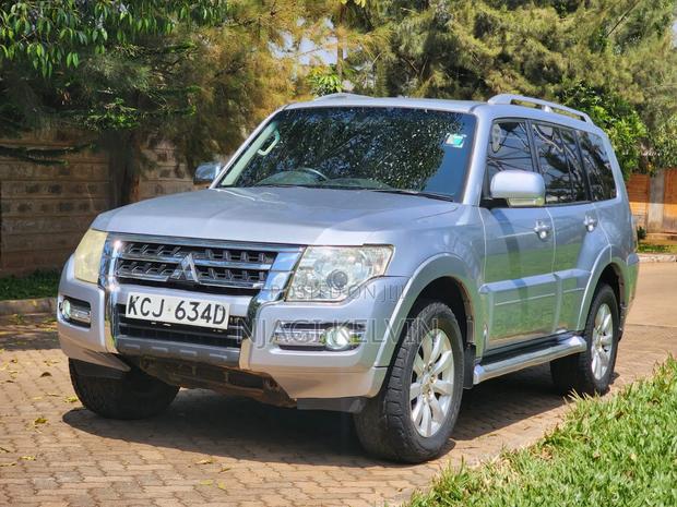 Mitsubishi Pajero 2010 Silver