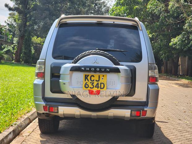 Mitsubishi Pajero 2010 Silver