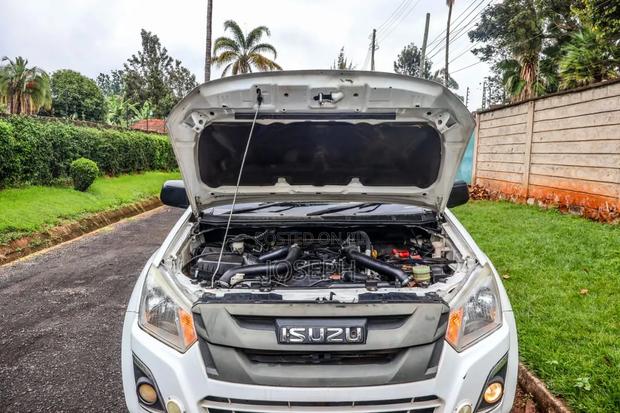 Isuzu D-MAX 2022 White