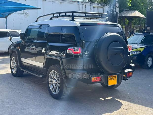 Toyota FJ Cruiser 4x4 Automatic 2012 Black