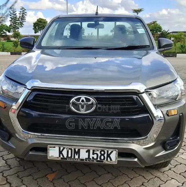 Toyota Hilux 2022 Gold