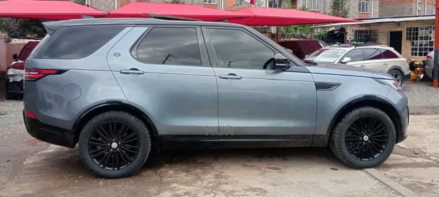 Land Rover Discovery 2018 Blue