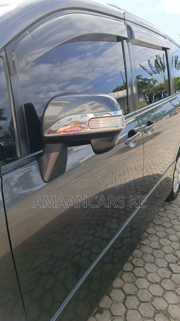 Toyota Noah 2.0 143hp FWD (7 Seater) 2007 Gray
