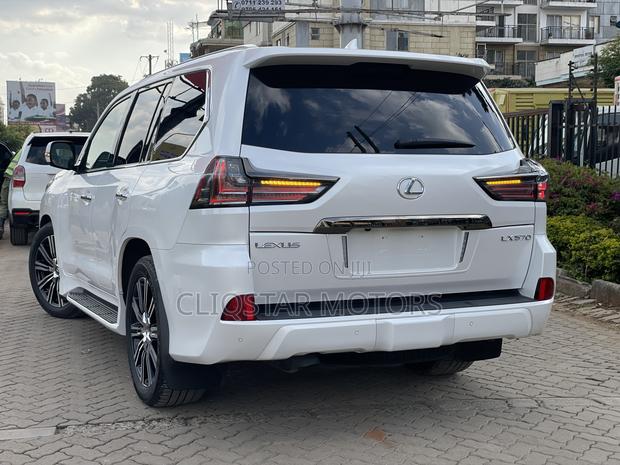 Lexus LX 570 AWD 2020 White