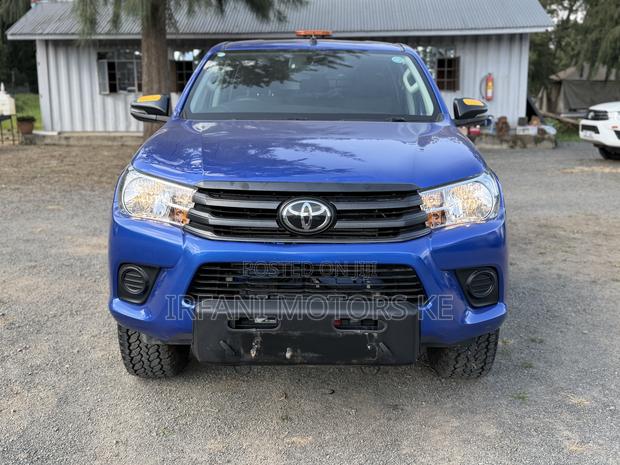 Toyota Hilux SR 4x4 2018 Blue