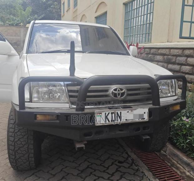 Toyota Land Cruiser 2004 White