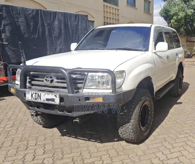 Toyota Land Cruiser 2004 White