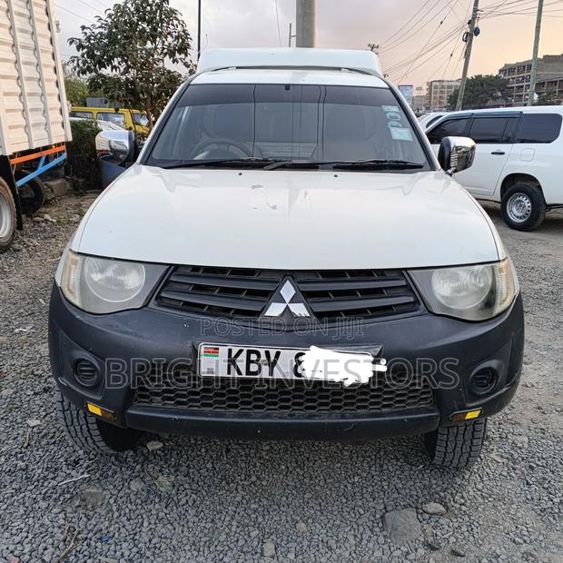 Mitsubishi L200 2007 White