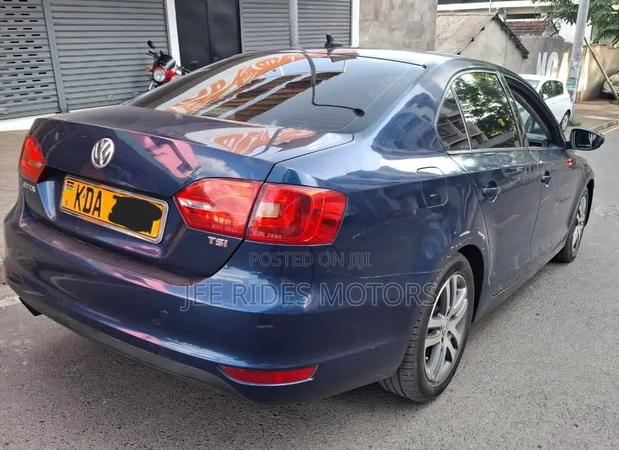 Volkswagen Passat 2013 Blue