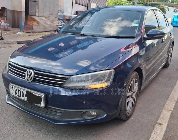Volkswagen Passat 2013 Blue