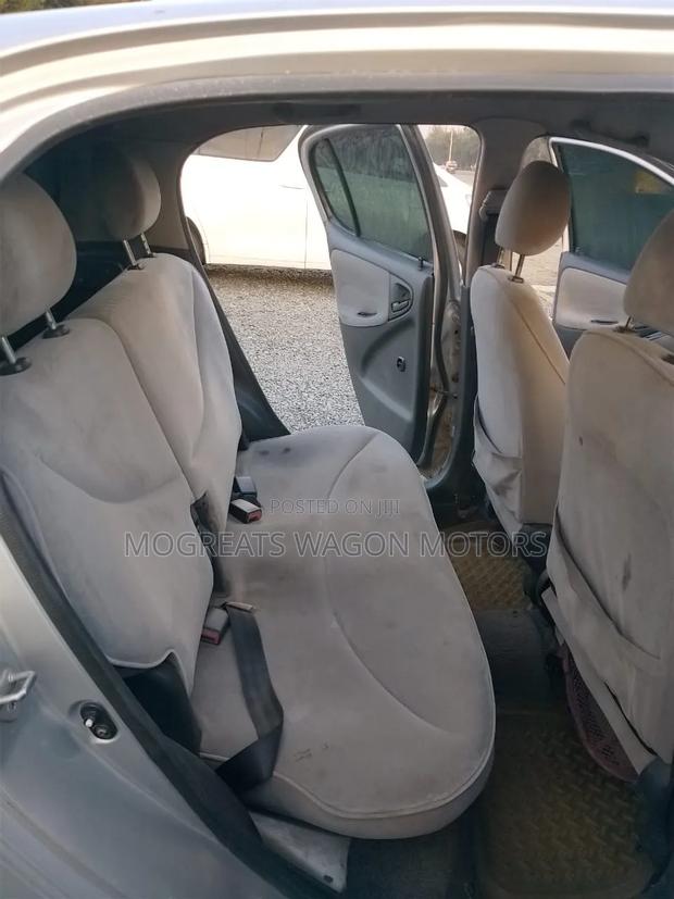 Toyota Vitz 2000 Silver