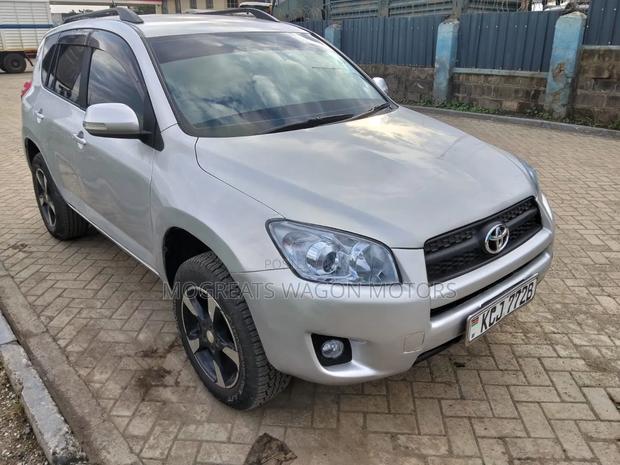 Toyota RAV4 2010 Silver
