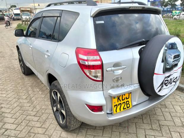 Toyota RAV4 2010 Silver