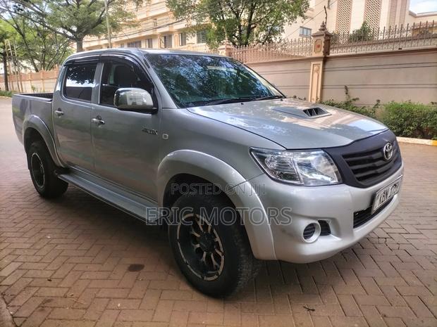 Toyota Hilux 2.5 Cab 2005 Gray