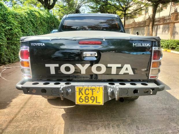 Toyota Hilux 2011 Black