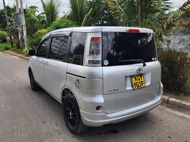 Toyota Sienta 2013 Silver