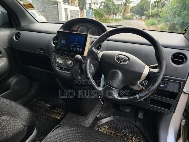 Toyota Sienta 2013 Silver