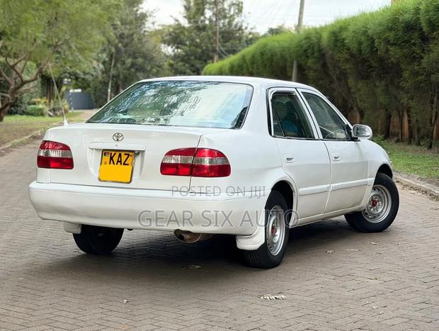 Toyota Corolla 2000 White