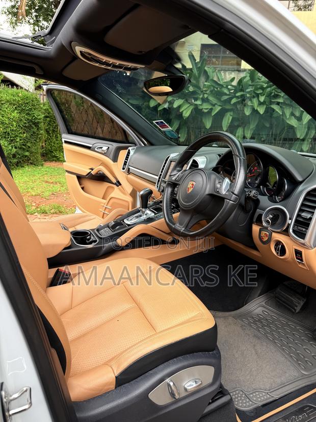 Porsche Cayenne 4dr SUV AWD (3.6L 6cyl 6M) 2014 Pearl