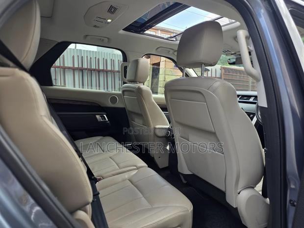 Land Rover Discovery 2018 Blue