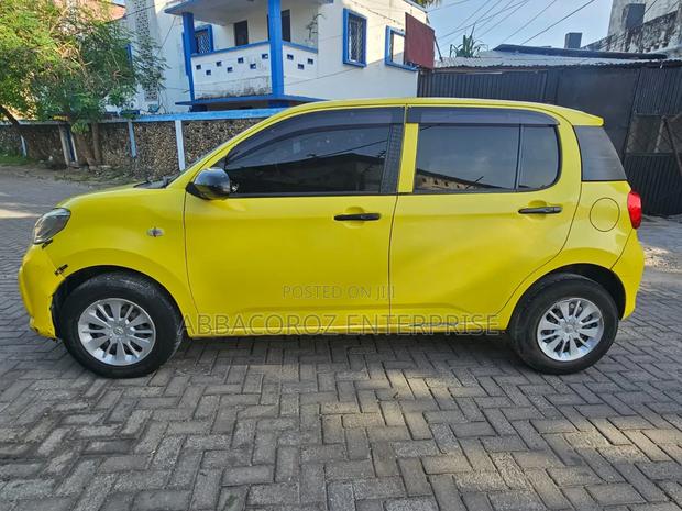 Toyota Passo 2018 Yellow