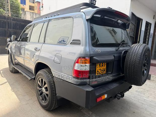 Toyota Land Cruiser 2003 Gray