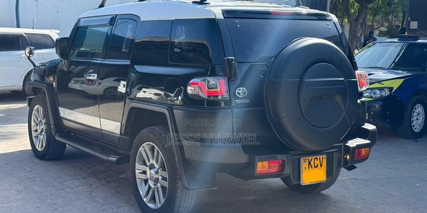 Toyota FJ Cruiser 4x4 Automatic 2012 Black