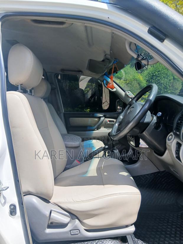 Toyota Land Cruiser 2000 White