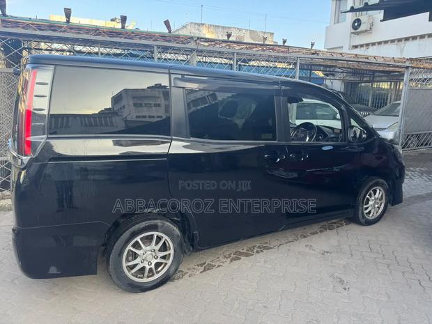 Toyota Noah 2018 Black