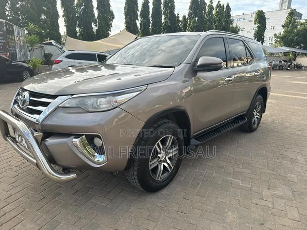 Toyota Fortuner 2019 Gold