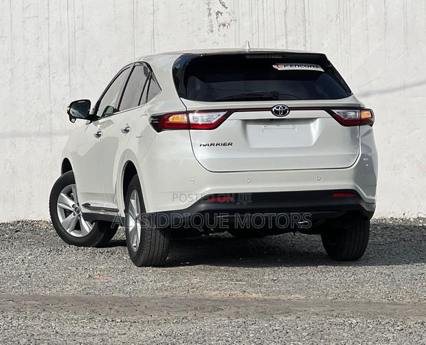 Toyota Harrier 2.0 2019 Off white