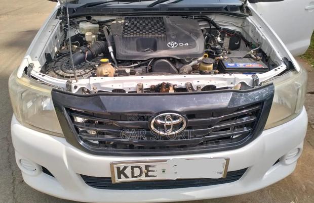Toyota Hilux 2014 White