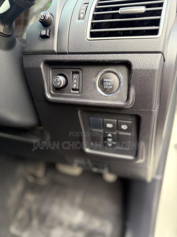 Toyota Land Cruiser Prado 2.7 2018 White