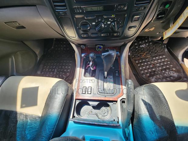 Toyota Land Cruiser 2000 Black
