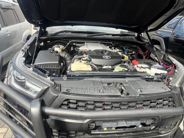 Toyota Hilux 2019 Matt Black
