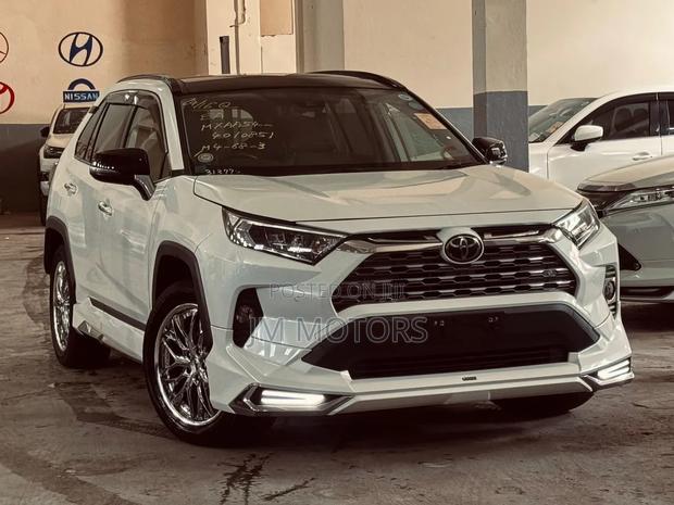 Toyota RAV4 2021 Off white