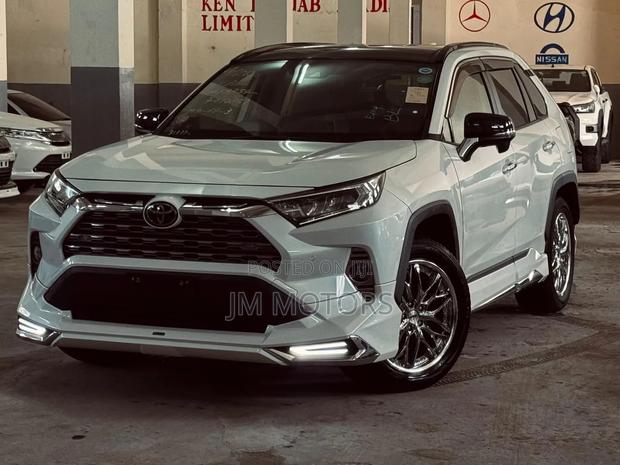 Toyota RAV4 2021 Off white