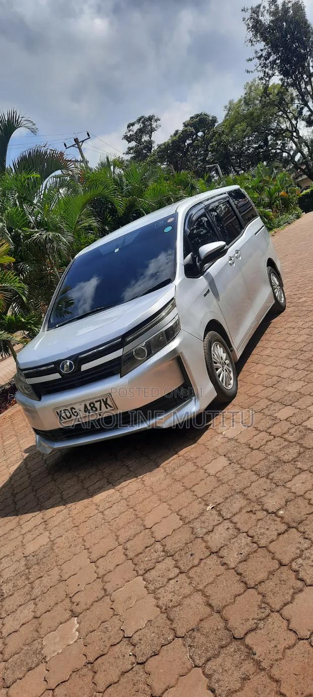 Toyota Voxy SV Premium 2014 Silver