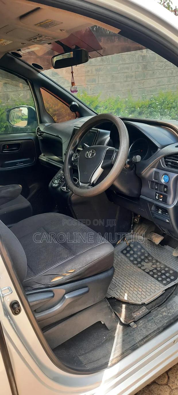 Toyota Voxy SV Premium 2014 Silver