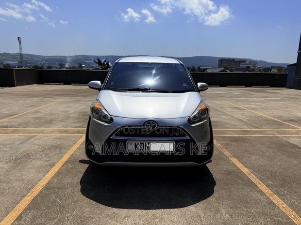 Toyota Sienta 1.5 FWD (6-seater) 2016 Silver