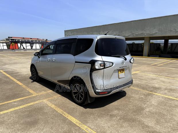 Toyota Sienta 1.5 FWD (6-seater) 2016 Silver