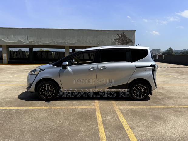 Toyota Sienta 1.5 FWD (6-seater) 2016 Silver