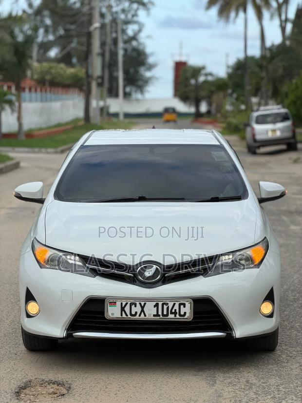 Toyota Auris 2012 White