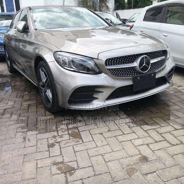 Mercedes-Benz C200 2019 Brown