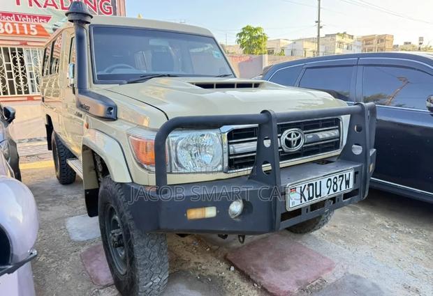 Toyota Land Cruiser 2018 Brown