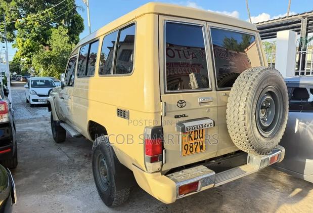 Toyota Land Cruiser 2018 Brown