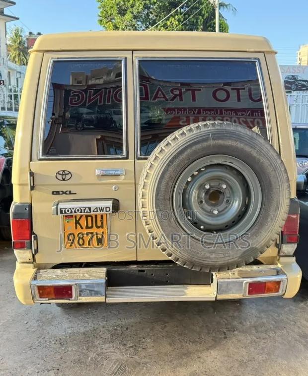 Toyota Land Cruiser 2018 Brown