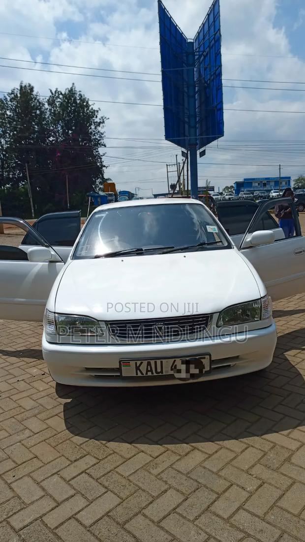 Toyota Corolla 1998 White