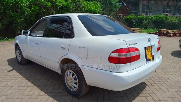 Toyota Corolla 1998 White