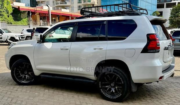 Toyota Land Cruiser Prado 2021 White